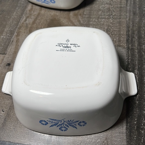 Vintage Corning Ware Blue Cornflower Casseroles 1 1/2 qt and 1qt - Picture 3 of 7
